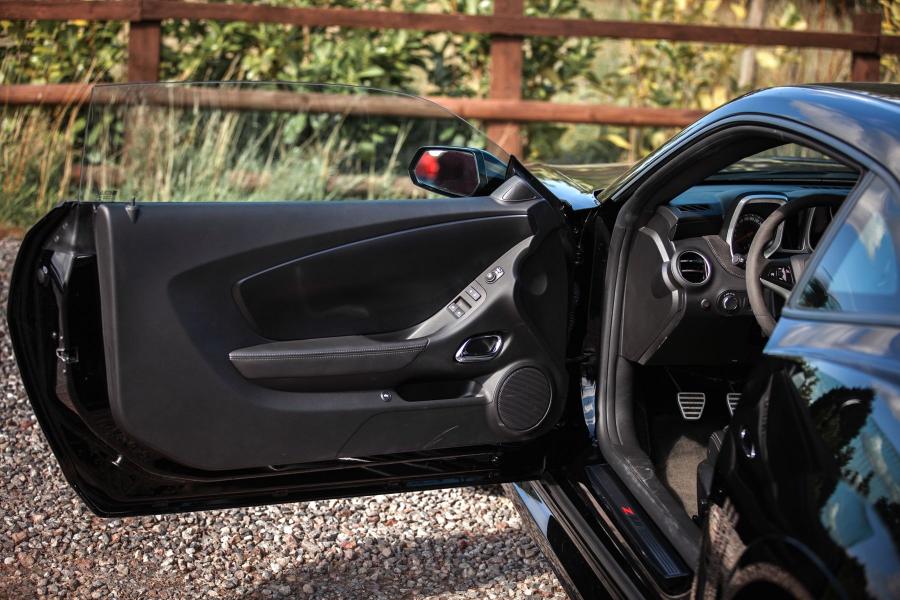 Детали интерьера Chevrolet Camaro Z28 Chris Harris Car 2015 года  (фото 59 из 138)